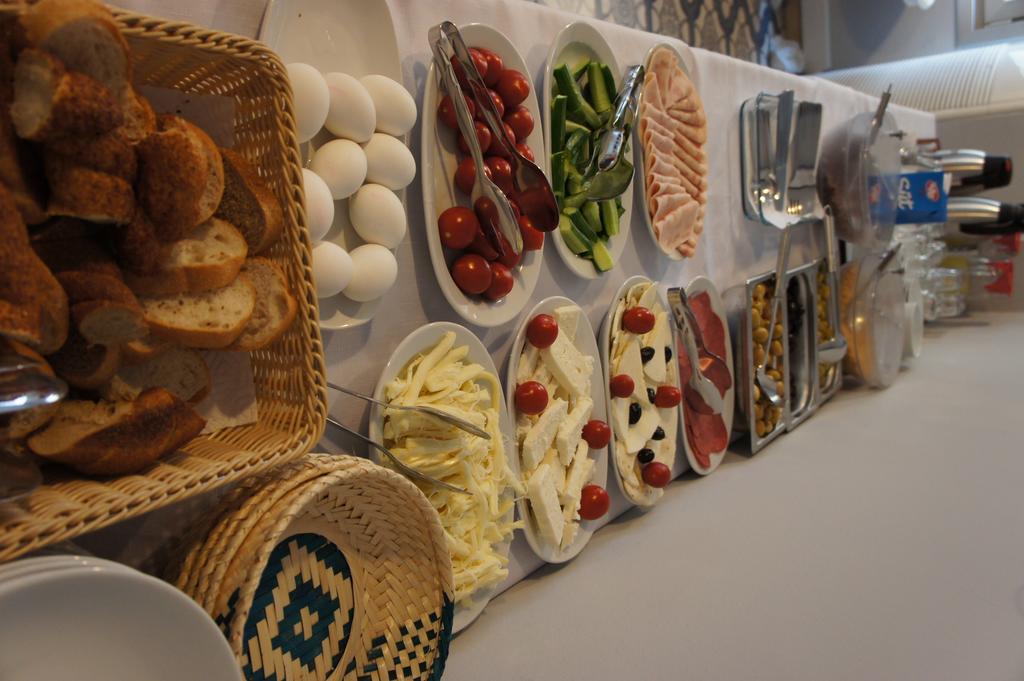 Academia Hotel Istanbul Bagian luar foto
