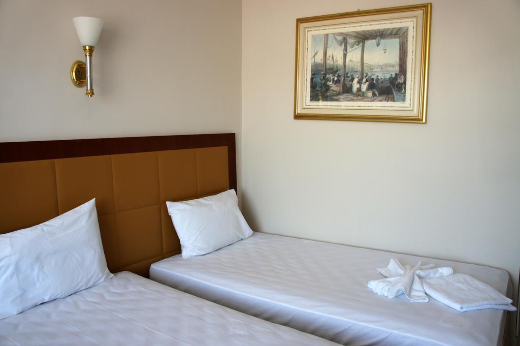 Academia Hotel Istanbul Bagian luar foto